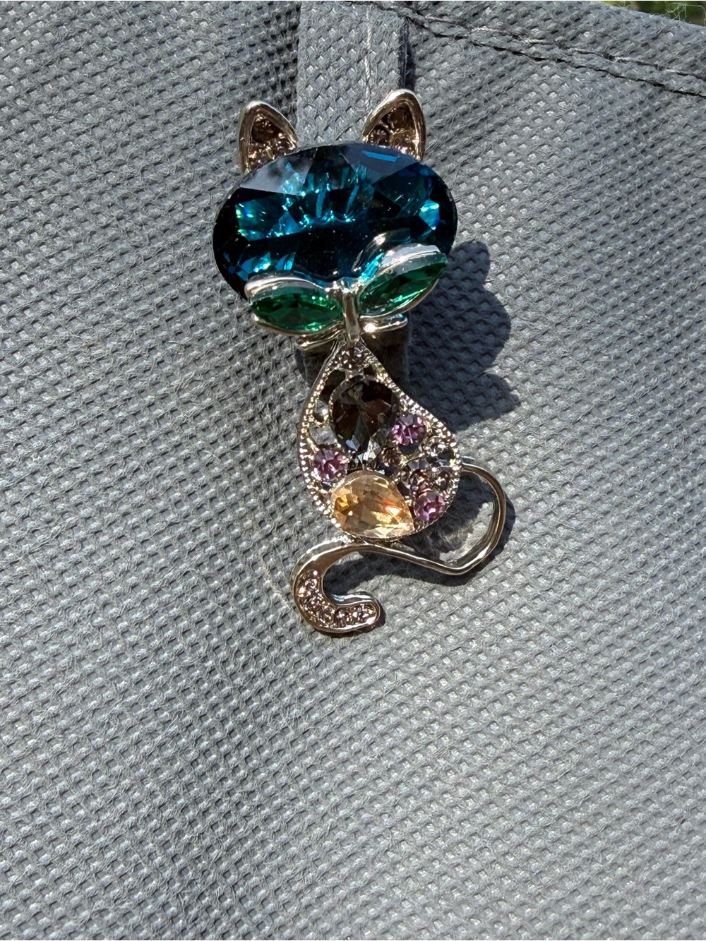NWT Crystal Cat Brooch - Multicolor Sparkle Accent Rhinestone Crystal - Picture 1 of 7